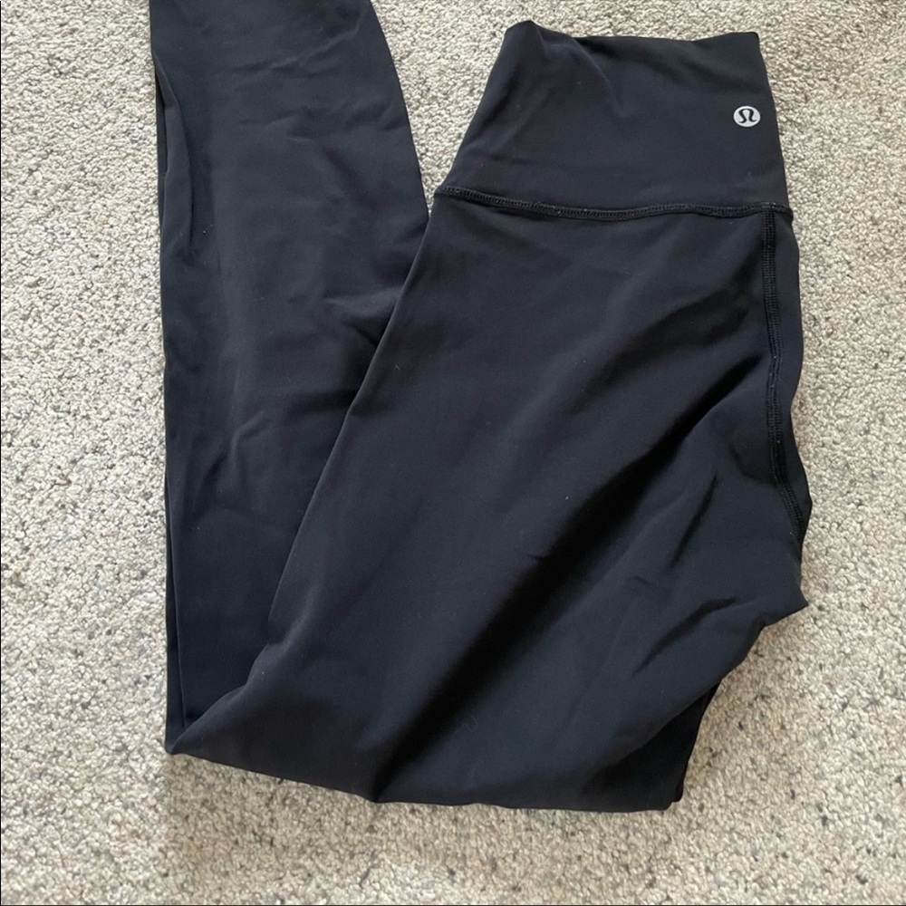 Black Lululemon wunder under leggings